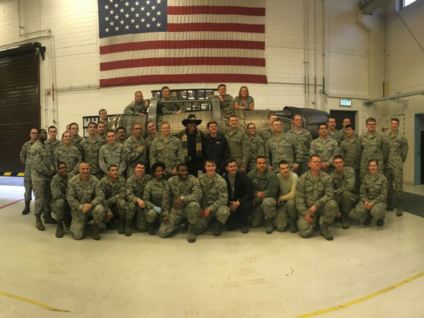 A picture of many soldiers
